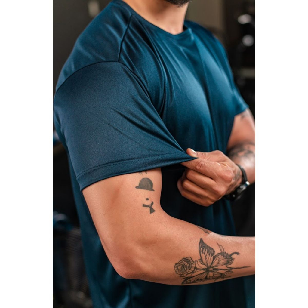 Kit 3 Camisas Masculinas Fitness com Proteção UV50+ – Manga Curta, Academia, Praia, Piscina e Esportes - Imagem 4